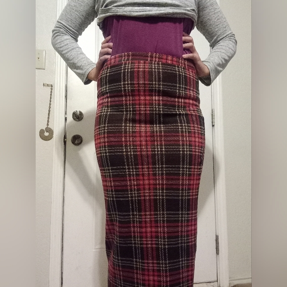 Plaid Pencil Skirt - Picture 4 of 6